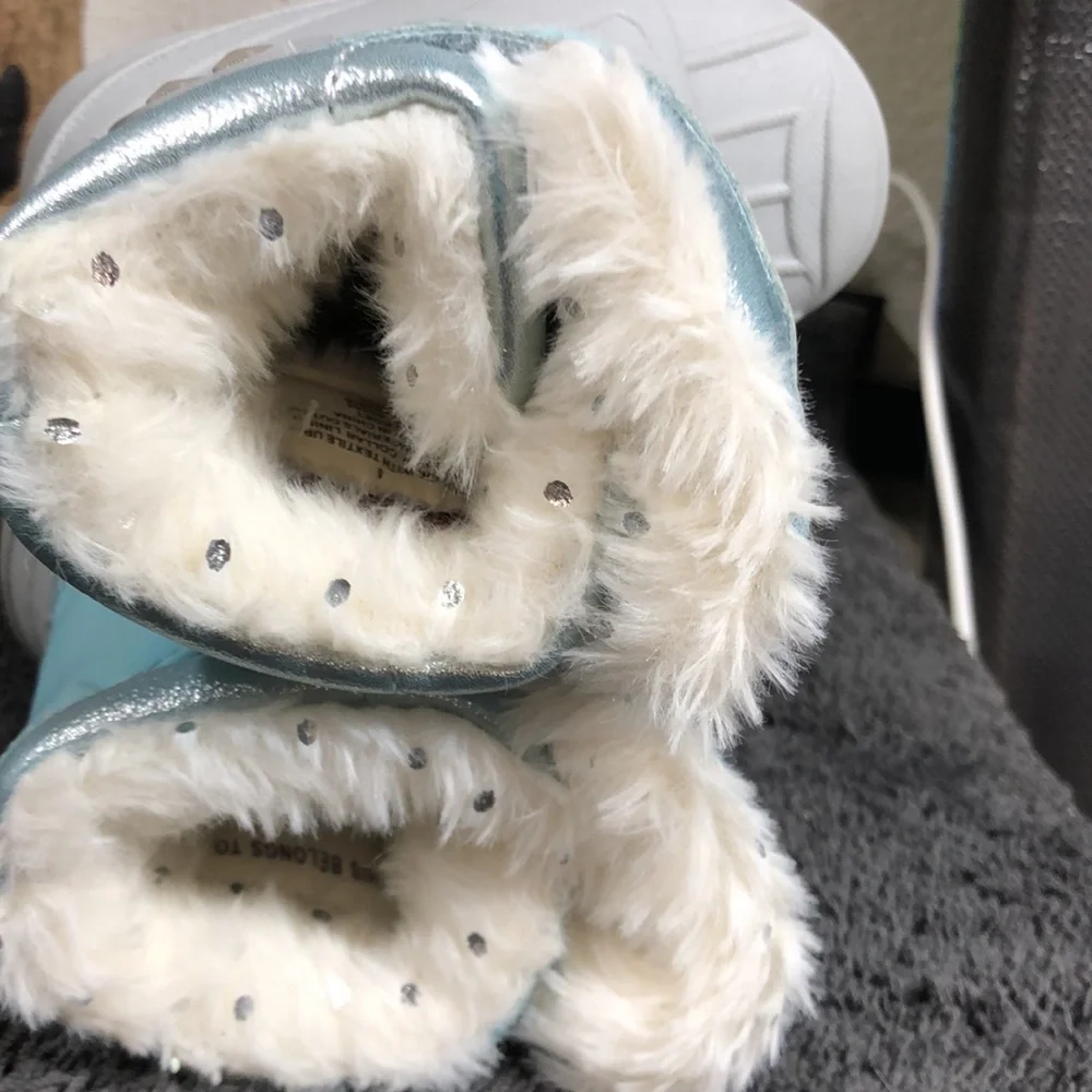 NWOB Cat & Jack Snow Boots‎ size 5